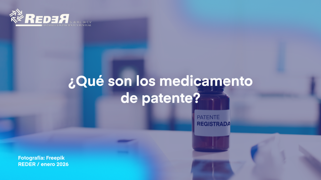 Frasco de medicamento y documento con la palabra “Patente” junto a una molécula química